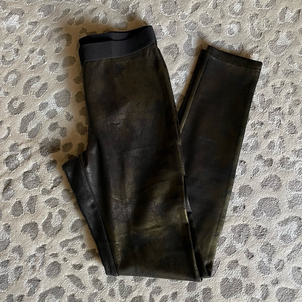NWT HUE Faux Leather High Waist Distressed Black Leggings